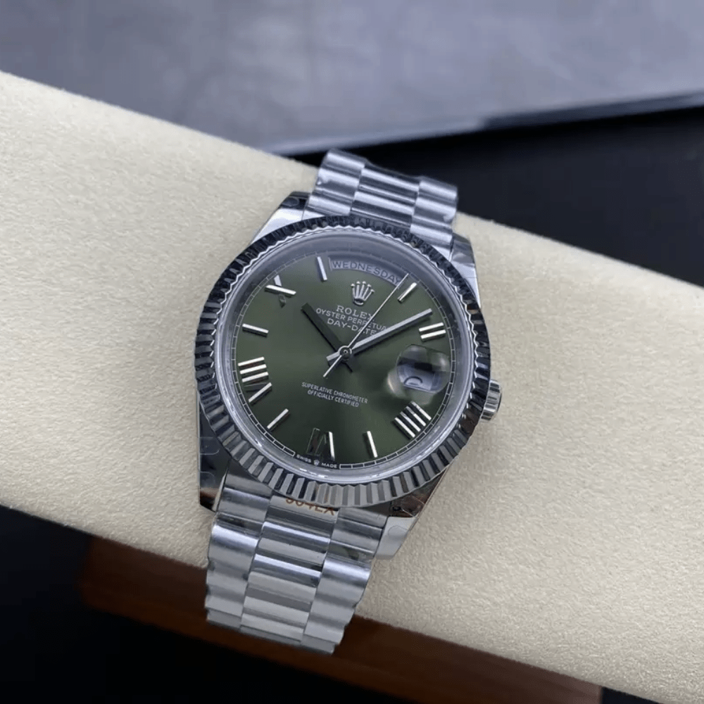 롤렉스 데이데이트 올리브그린 로만 다이얼 화이트골드 40mm 228239