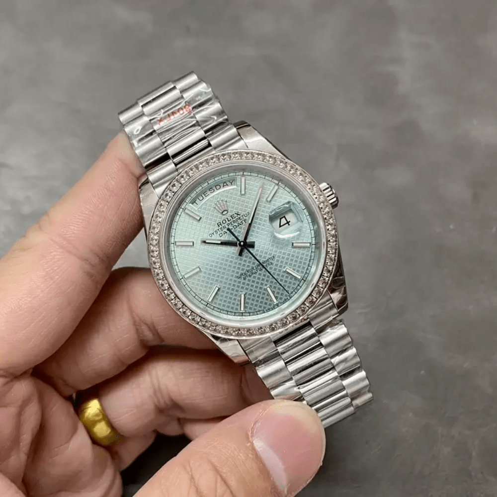 롤렉스 데이데이트 아이스블루 그리드 다이얼 바인덱스 다이아베젤 40mm V3(텅스텐 헤비 버전) 228236