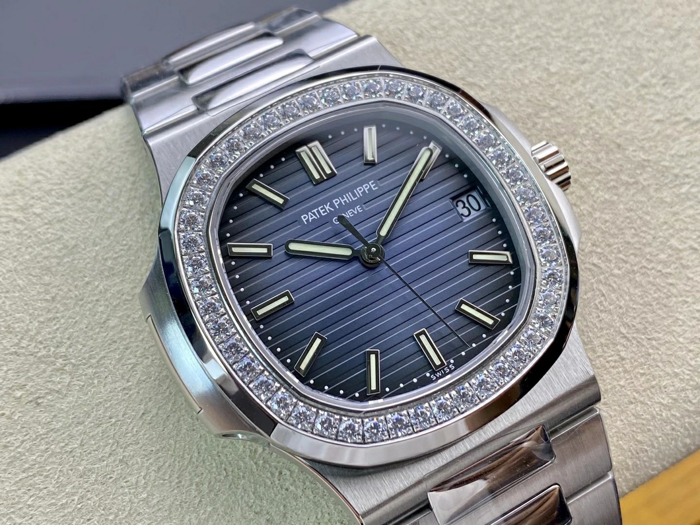 파텍필립 노틸러스 청판 다이얼 다이아베젤 SS브레이슬릿 40mm 5711