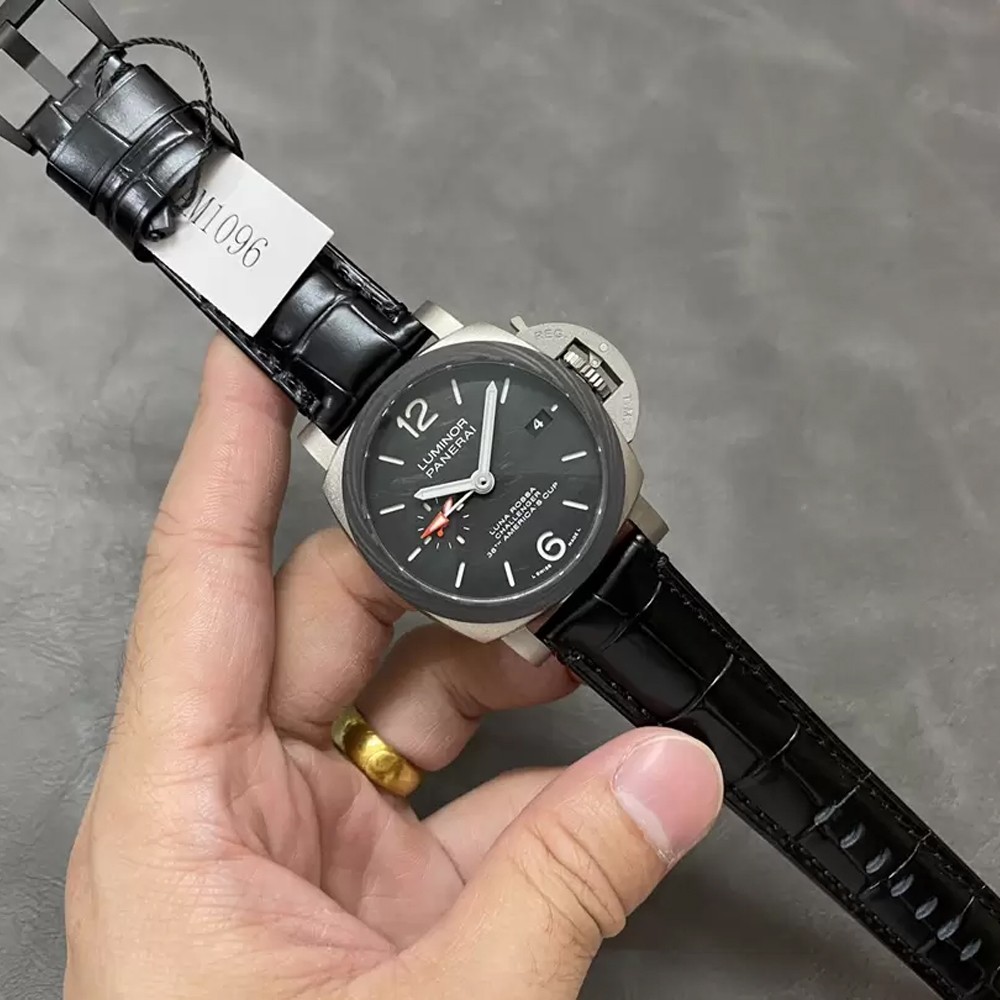 VS공장 파네라이 루미너스 GMT 블랙 다이얼 42mm PAM01096