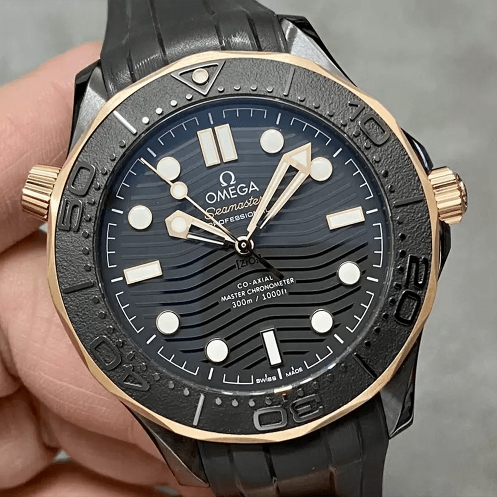 VS공장 오메가 씨마스터 300M 다이버 코액시얼 마스터 크로노미터 블랙 다이얼 43.5mm 210.62.44.20.01.001