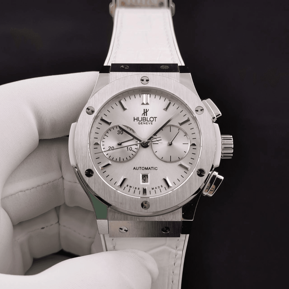 위블로 클래식 퓨전 크로노그래프 티타늄 화이트 다이얼 가죽 스트랩 45mm 521.NX.2611.LR