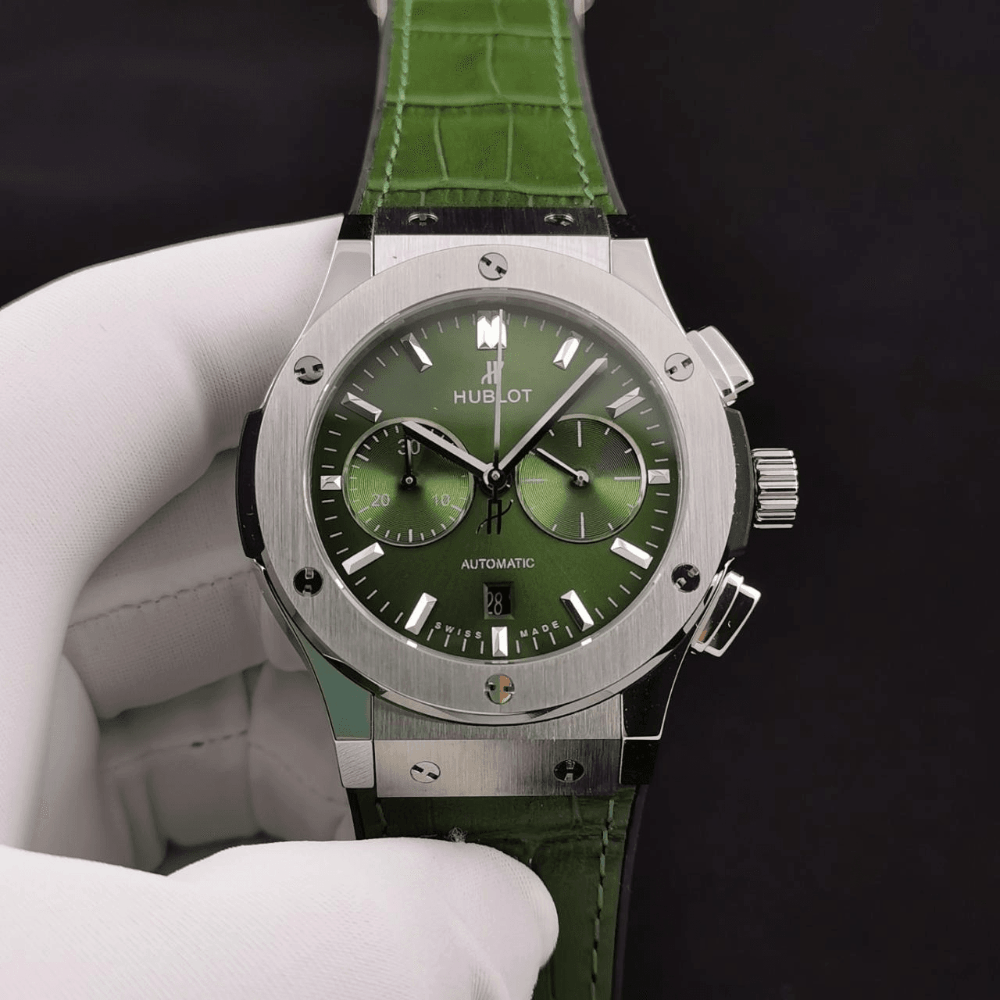 위블로 클래식 퓨전 크로노그래프 티타늄 그린 선레이 다이얼 가죽 스트랩 45mm 521.NX.8970.LR