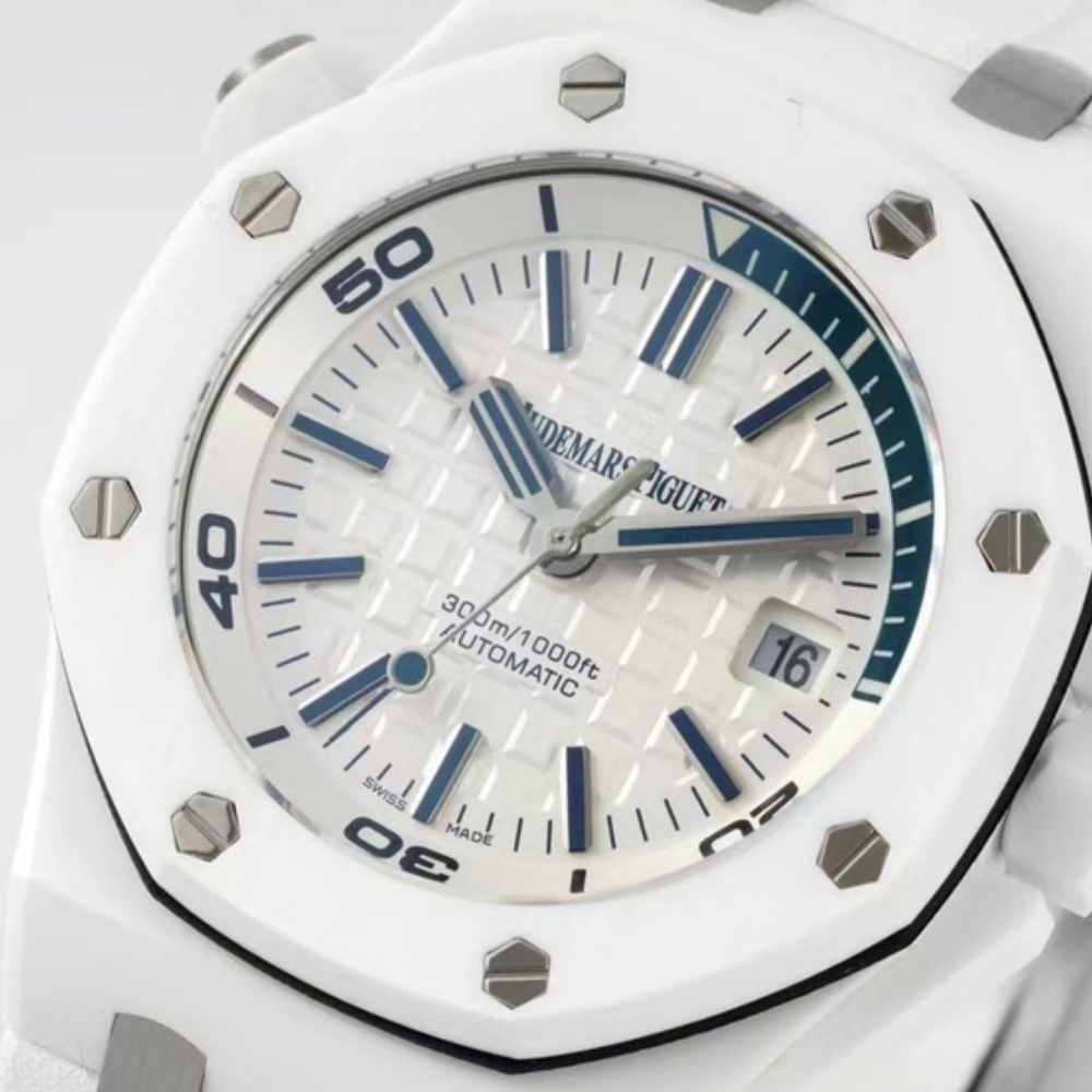 IP공장 오데마피게 로얄오크 오프쇼어 다이버 화이트 다이얼 세라믹 베젤 화이트 러버 스트랩 42mm 15707CB