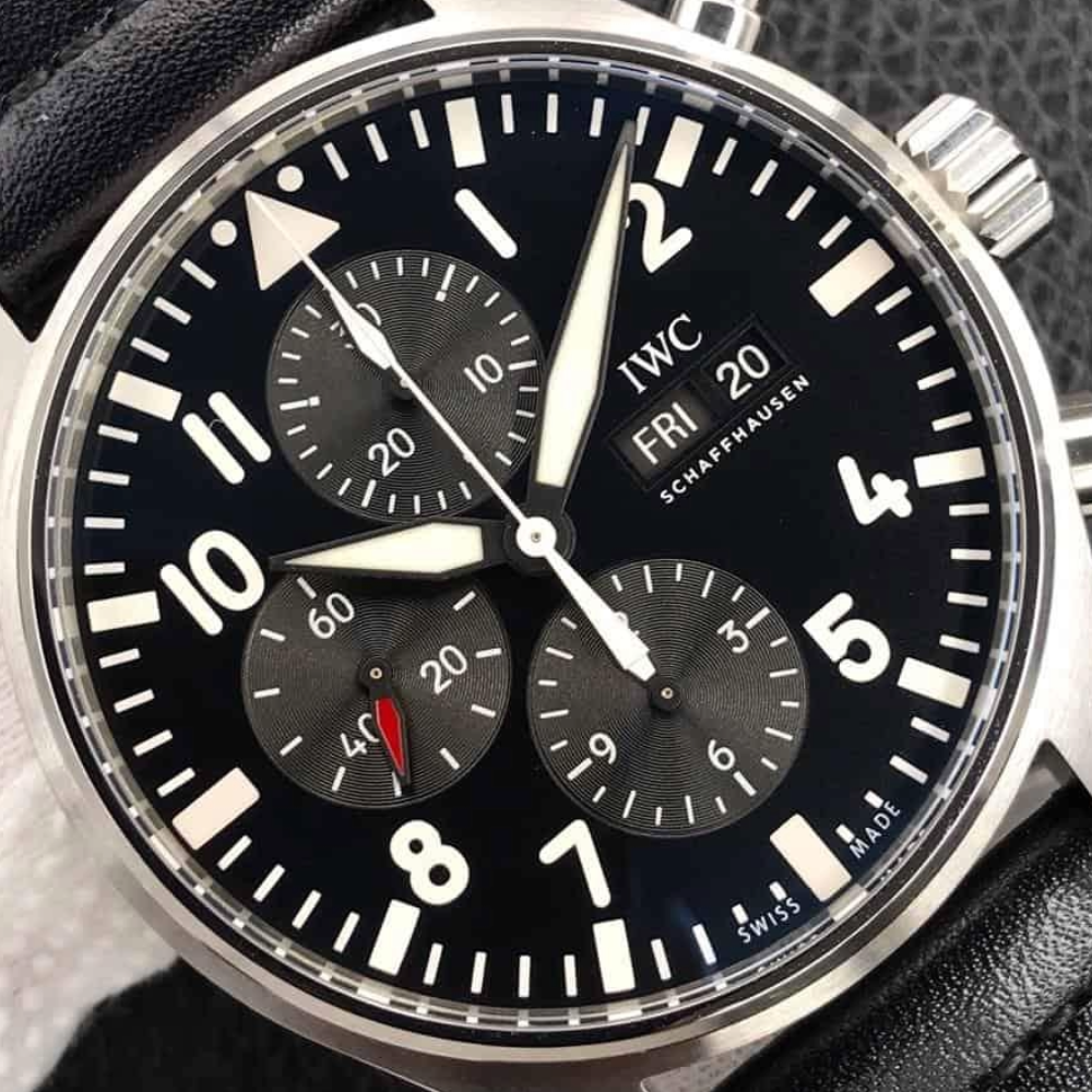 ZF공장 IWC 파일럿 파이터 크로노그래프 블랙 다이얼 레더 스트랩 43mm IW377709