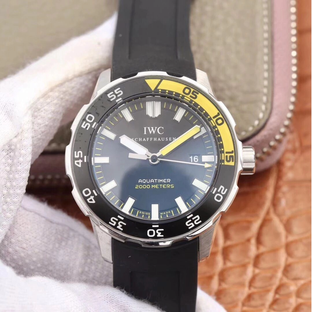 IWC 아쿠아타이머 스틸 블랙 다이얼 러버 스트랩 44mm  IW356802