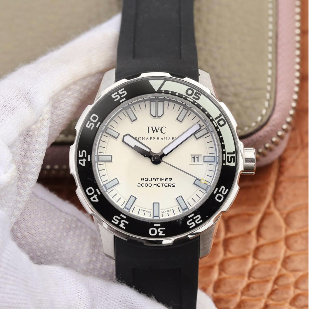 IWS공장 IWC 아쿠아타이머 스틸 화이트 다이얼 러버 스트랩 44mm IW356811