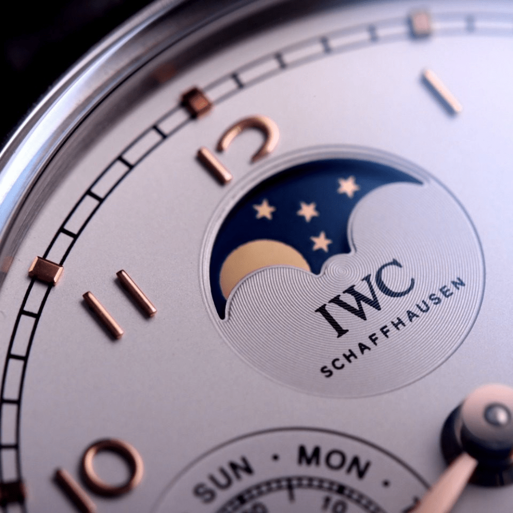 V9공장 IWC 포르투기저 퍼페츄얼 문페이즈 화이트 골드 화이트 다이얼 레더 스트랩 41mm IW503307