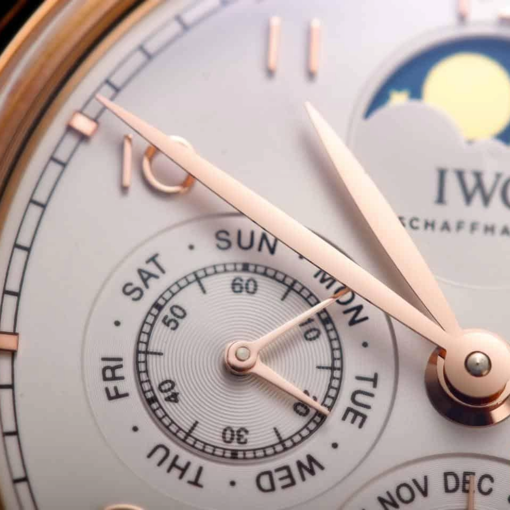 V9공장 IWC 포르투기저 퍼페츄얼 문페이즈 로즈골드 화이트 다이얼 레더 스트랩 41mm IW503302