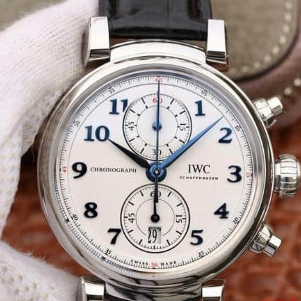 IWC 라우레우스 스포츠 포 굿 파운데이션 한정판 스폐셜 에디션 화이트 다이얼 레더 스트랩 42mm IW393402