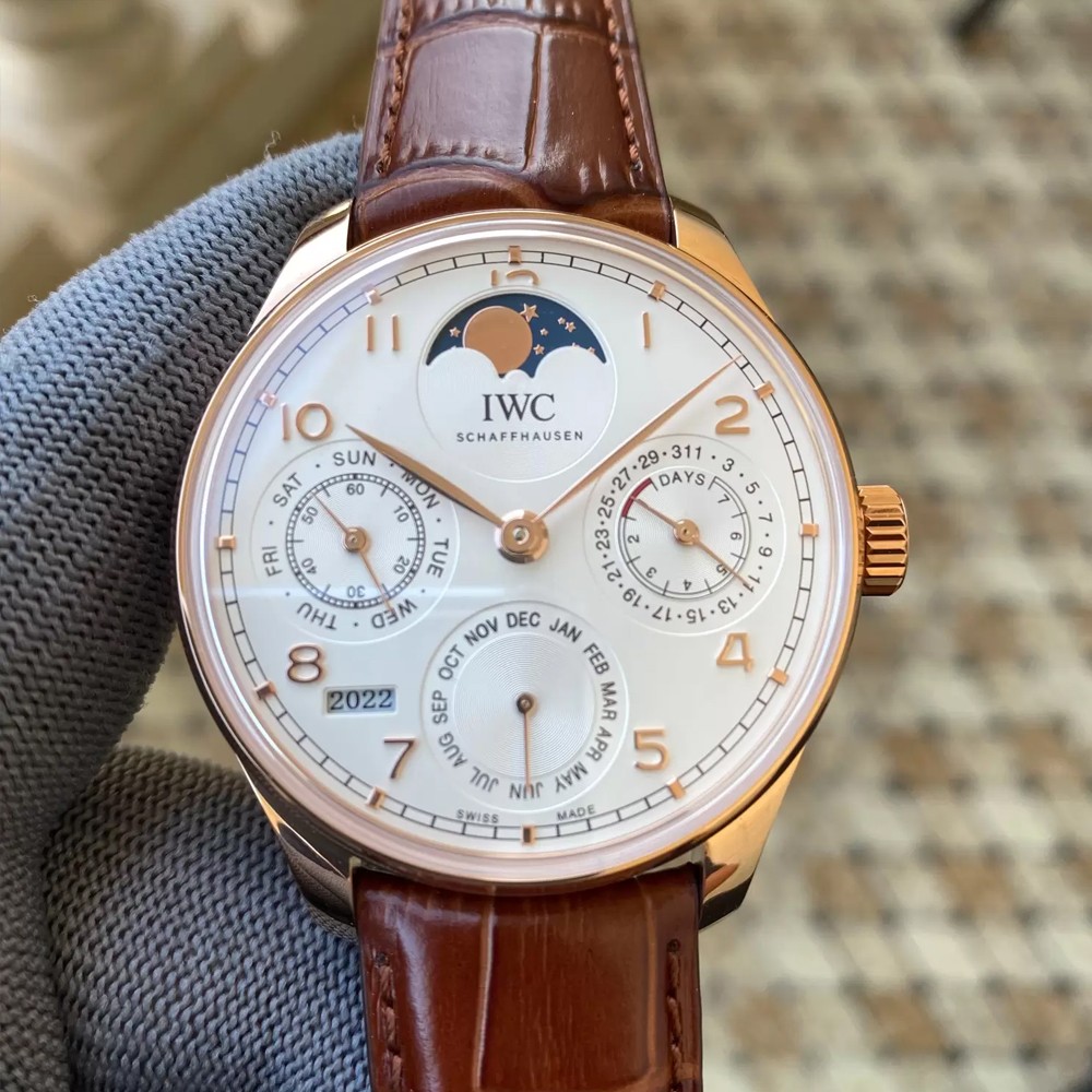 APS공장 IWC 포르투기저 퍼페츄얼 캘린더 문페이즈 로즈골드 화이트 다이얼 레더 스트랩 44.2mm IW503302
