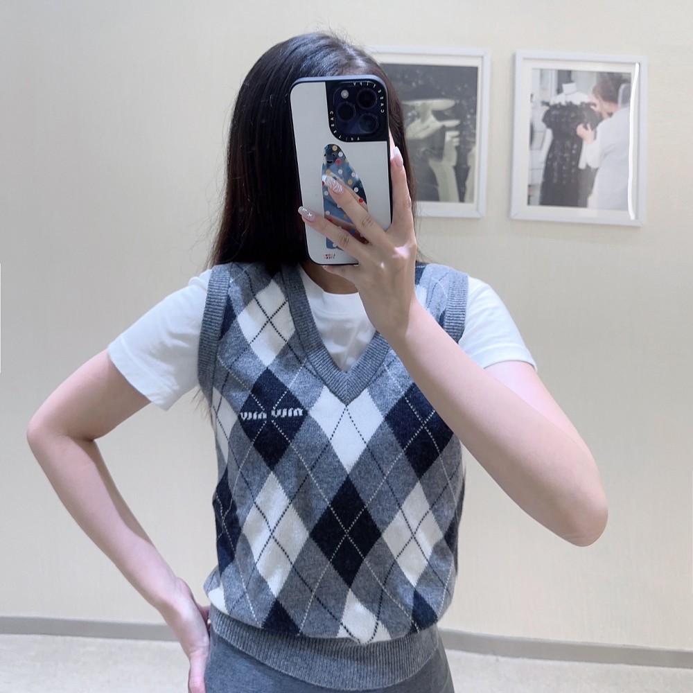 미우미우 23FW 캐시미어 스웨터 조끼