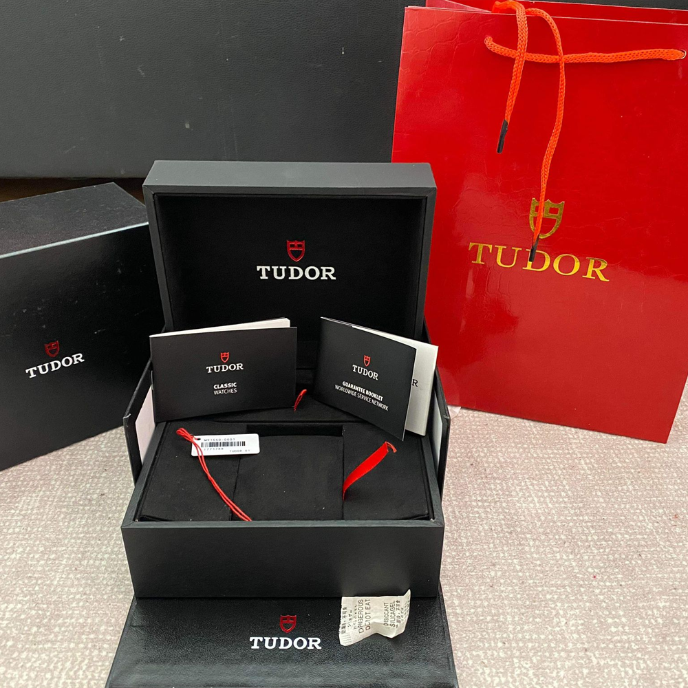 튜더 시계 케이스 및 구성품