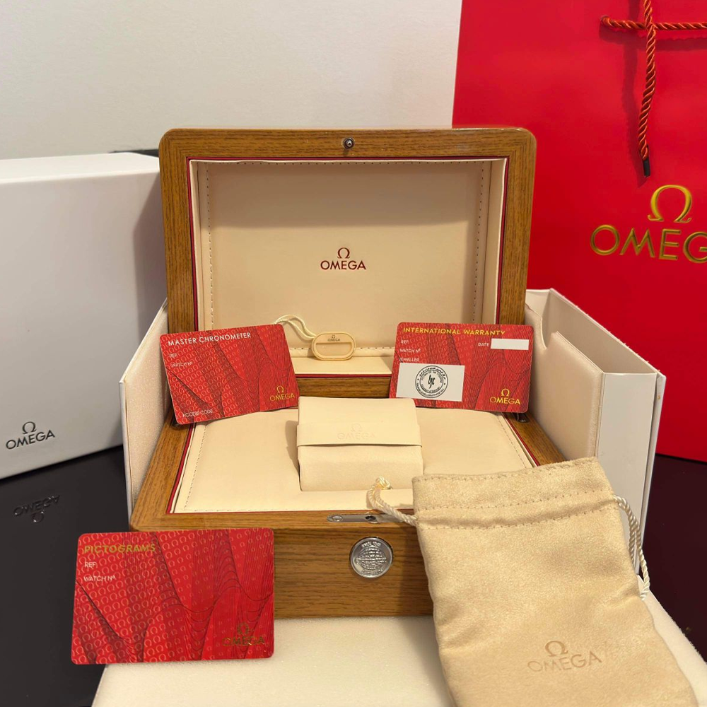 오메가 시계 우드 케이스 및 구성품
