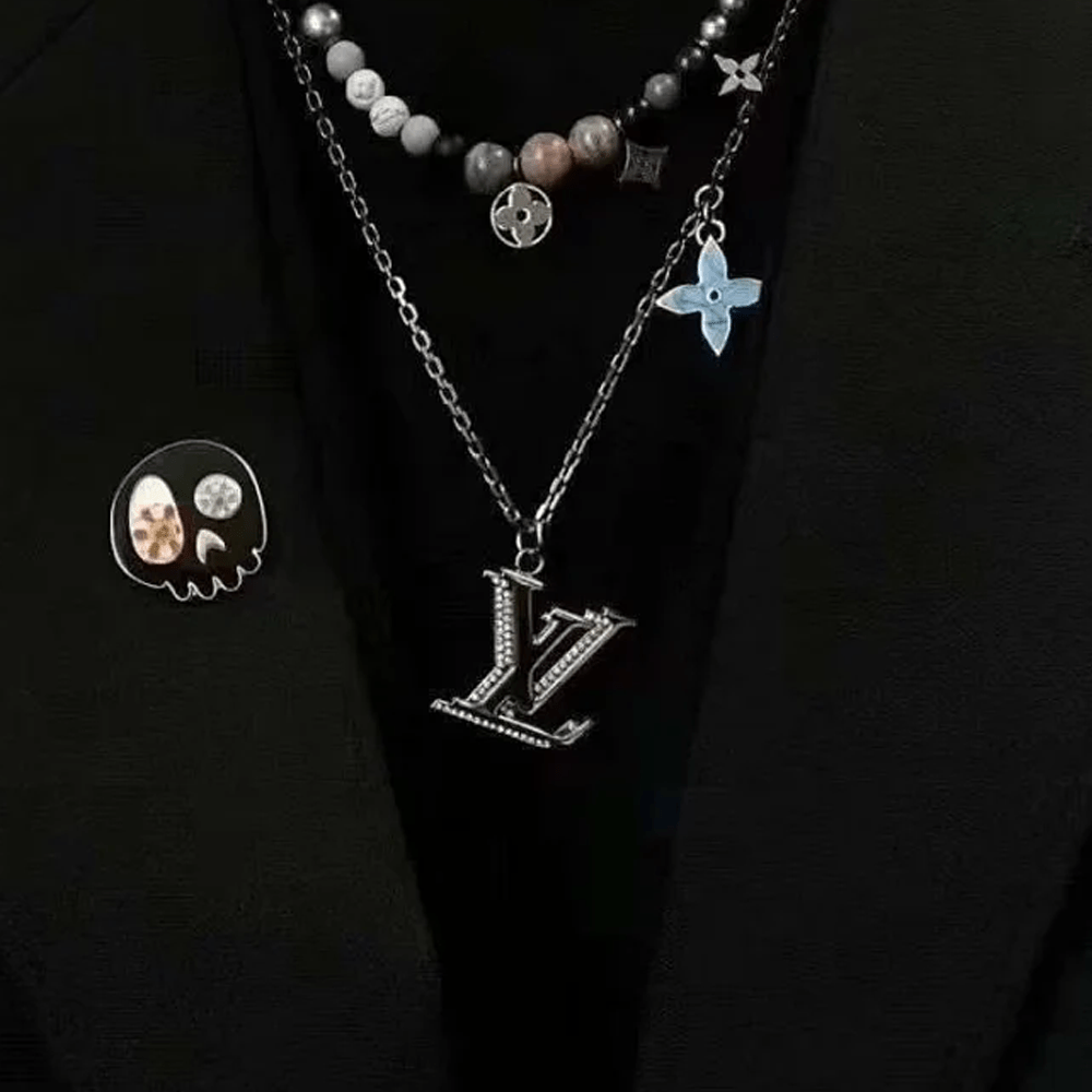 루이비통 플라워 세팅 로고 목걸이