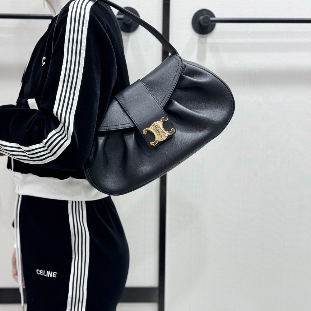 셀린느 미듐 폴리 백 서플 카프스킨 블랙