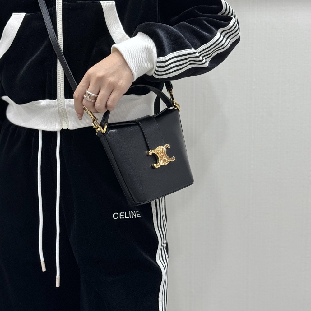 셀린느 미니 버킷백 트리옹프 스무스 카프스킨 블랙