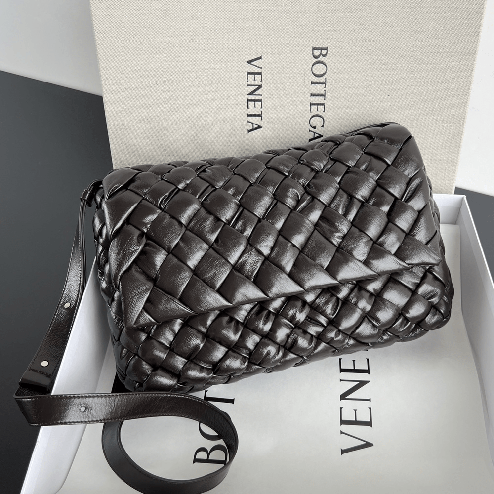 보테가베네타 럼플 메신저백 브라운 776519