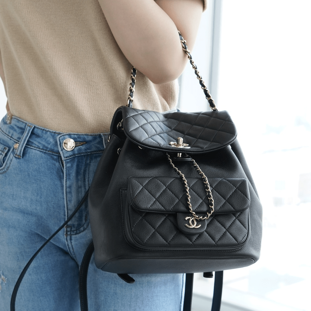 팬더샵 샤넬 22A 듀마 포켓 백 블랙 라지