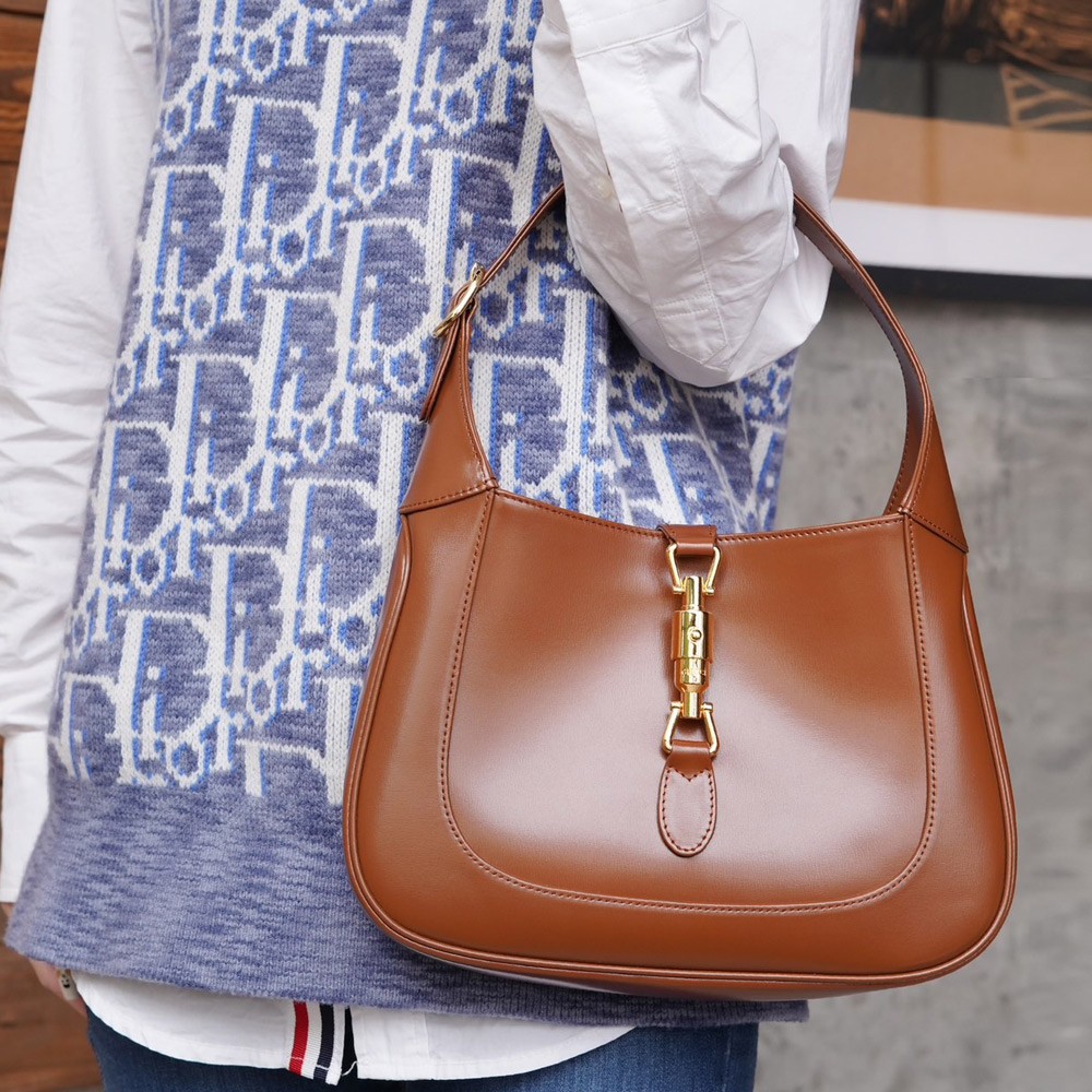 구찌 재키 1961 스몰 숄더백 브라운 636709