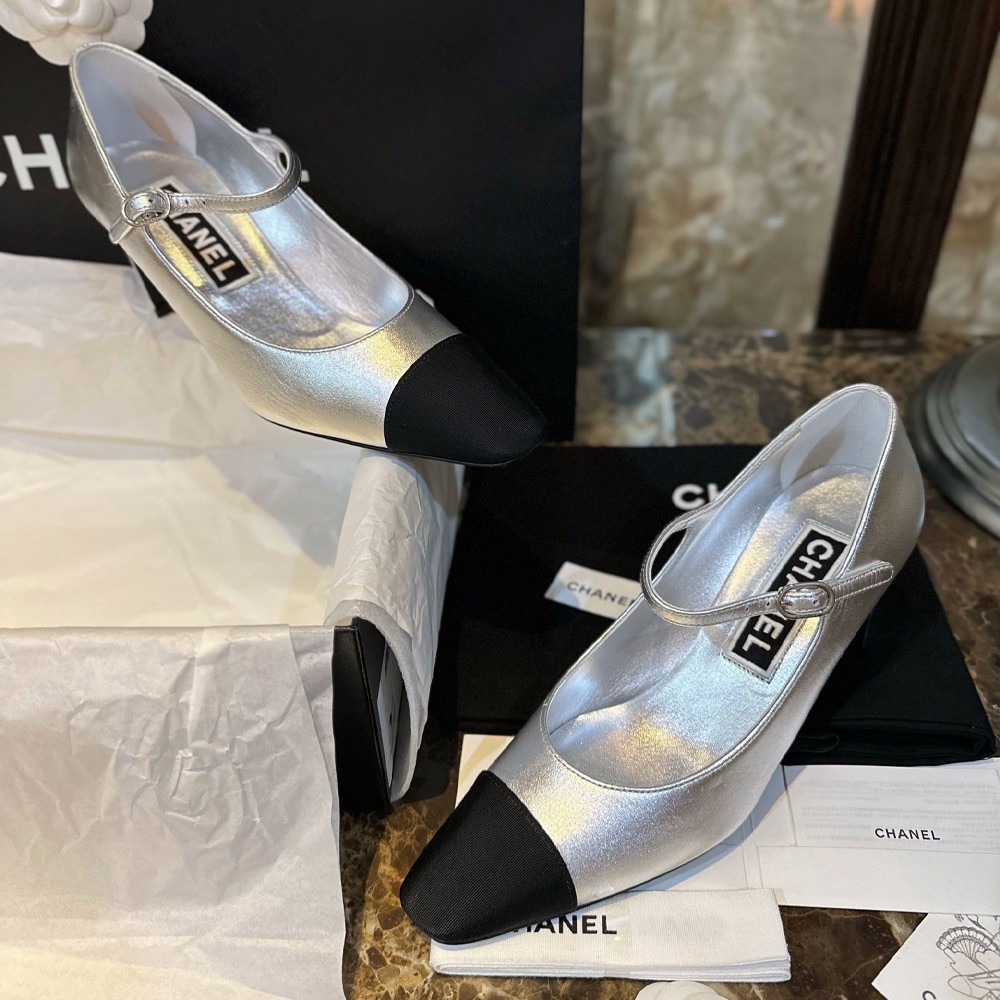 샤넬 24SS 블랙 실버 플랫 구두