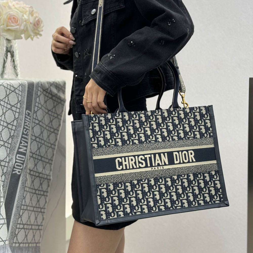 디올 오블리크 북 토트 레더 백 미듐 블루