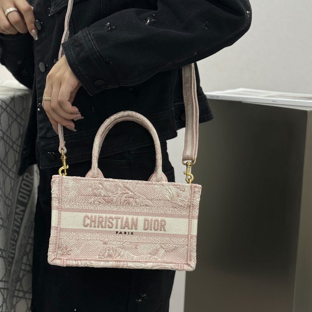 디올 북 토트 스트랩 백 미니 뜨왈 드 주이 리버스 핑크