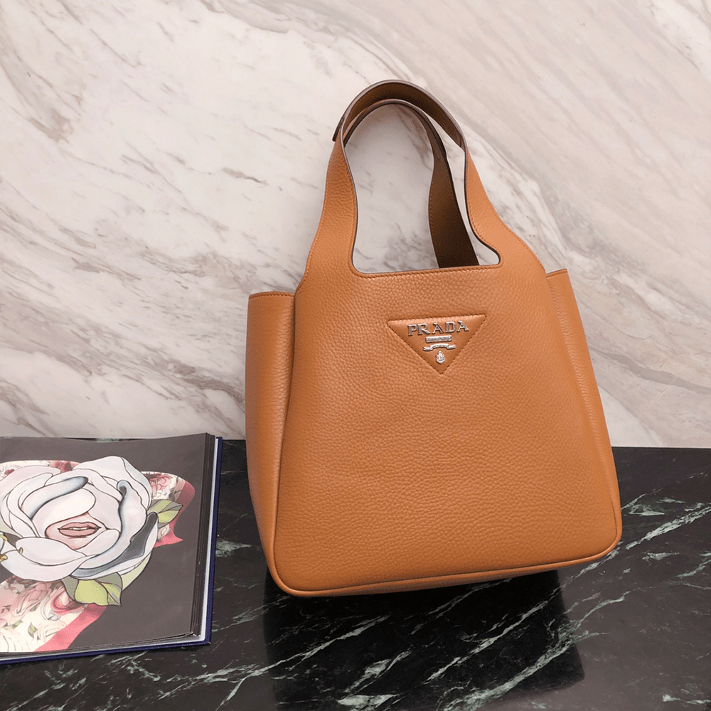 프라다 미디엄 레더 토트 백 브라운 1BG335