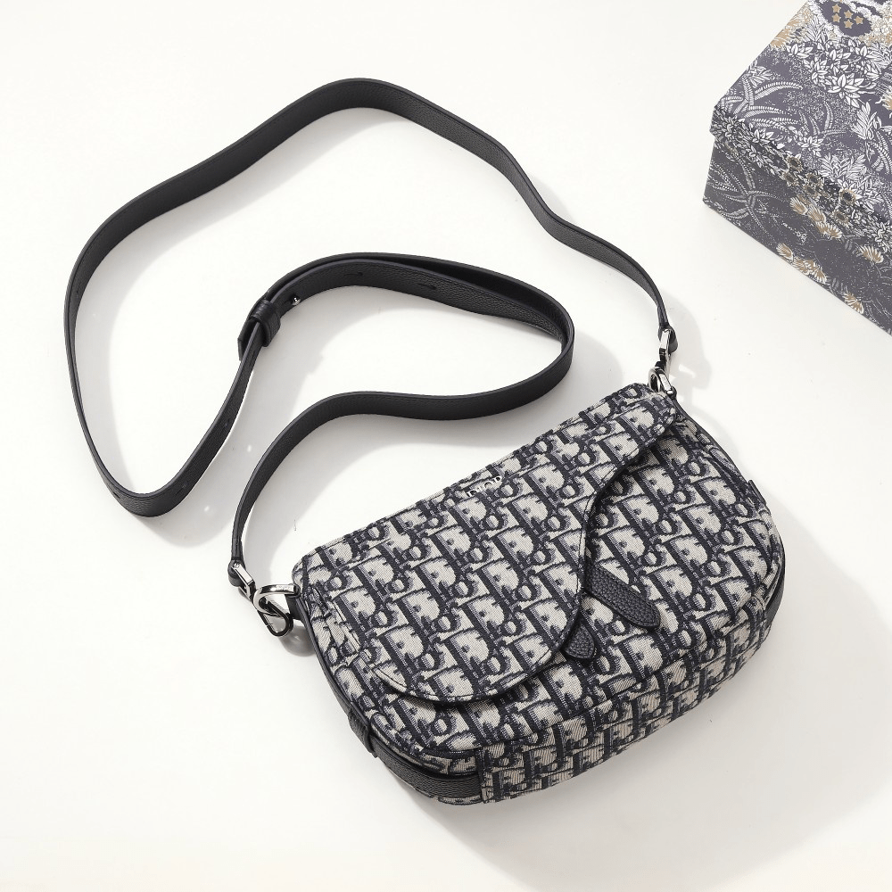 디올 오블리크 새들 파우치 화이트 1ADPO095YKY