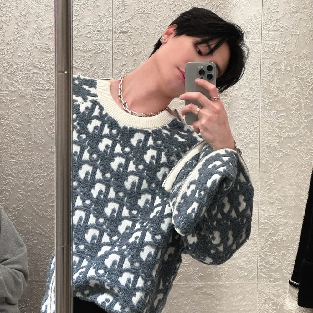 디올 24FW 오블리크 자카드 테리 니트