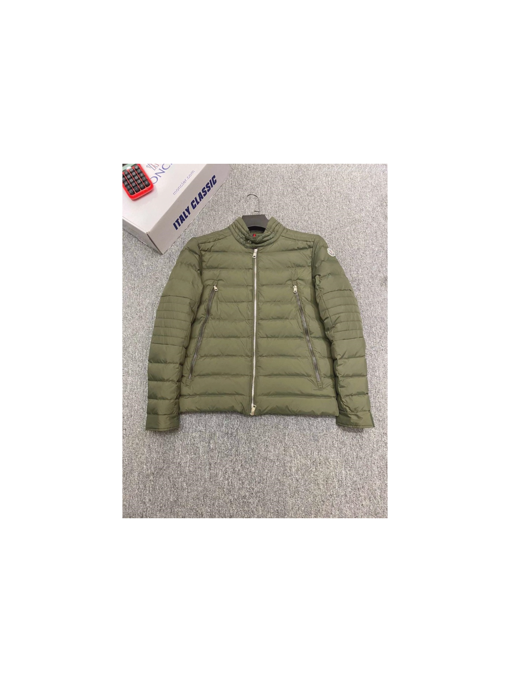 몽클레어 아미오 경량 패딩 (남성용)