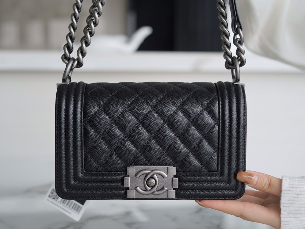 팬더샵 샤넬 보이백 스몰 블랙 은장 캐비어