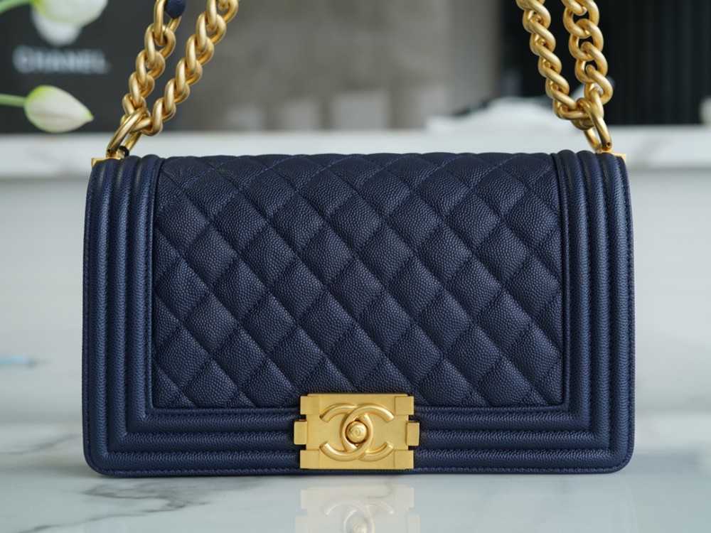 팬더샵 샤넬 보이백 미듐 다크블루 금장 캐비어