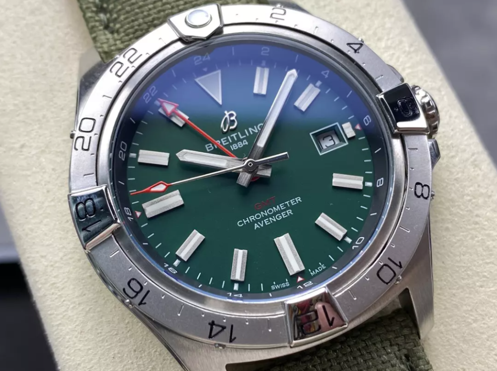 BLS공장 브라이틀링 어벤저 오토매틱 GMT 베스트 에디션 그린 다이얼 나일론 스트랩 44mm