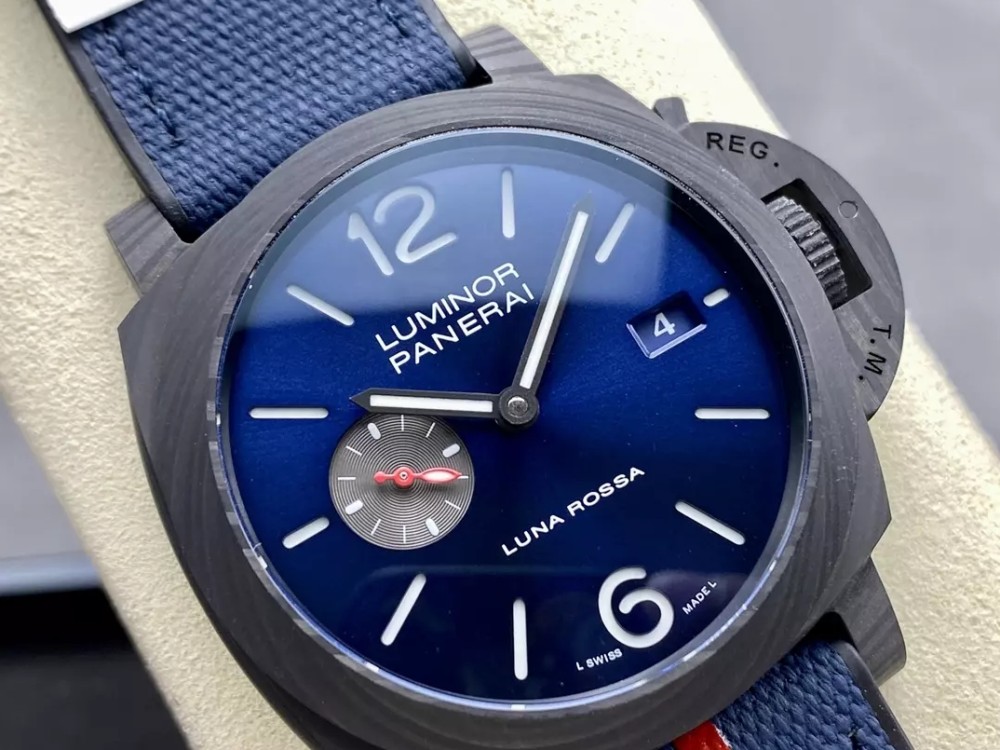파네라이 마리나 루나로사 블루 다이얼 카본 케이스 44mm PAM01529