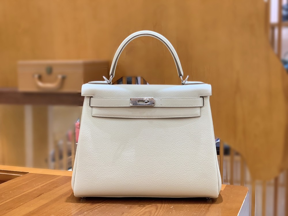 올수공 에르메스 켈리 28 토고 밀크 쉐이크 실버 버클