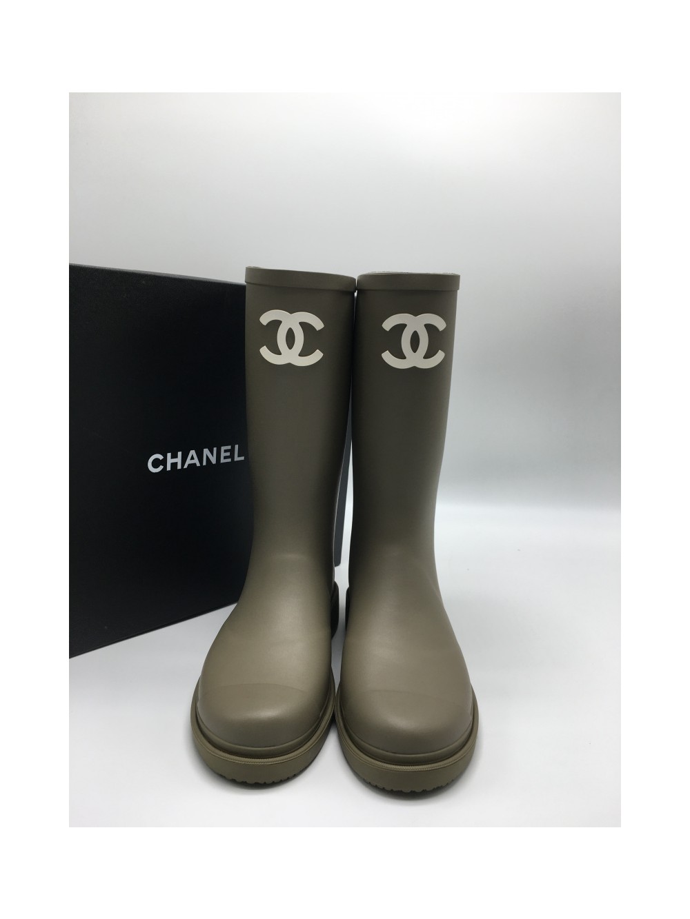 샤넬 레인부츠
