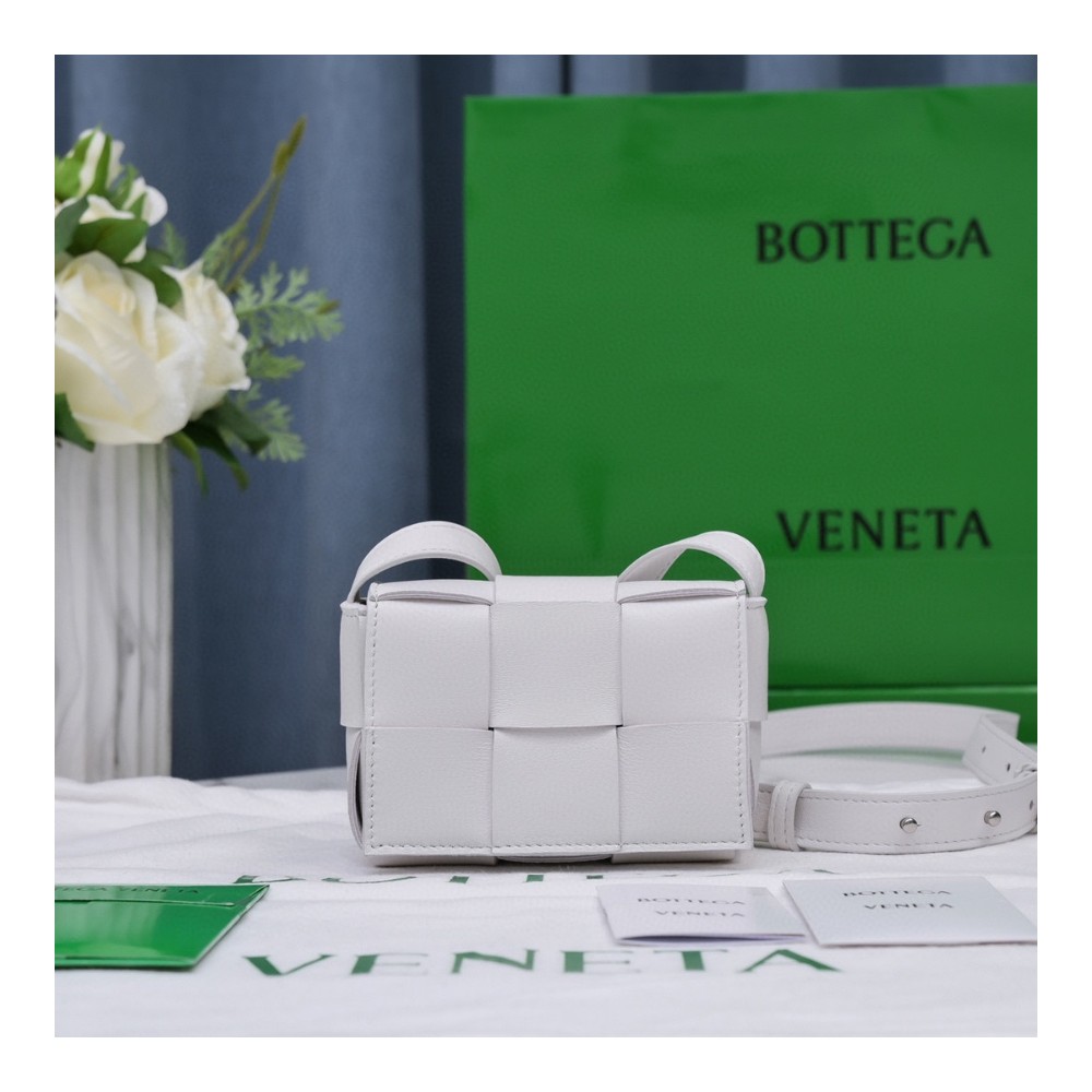 보테가베네타 캔디 카세트백 화이트