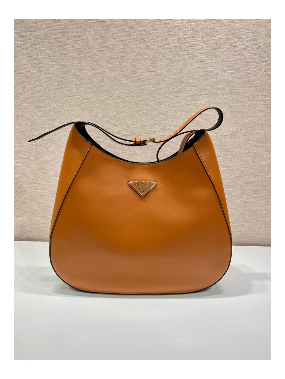 프라다 탑스티치 장식 라지 가죽 숄더백