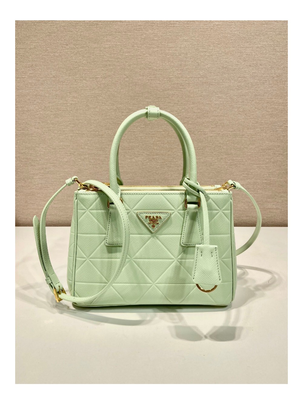 프라다 삼각로고 사피아노 갤러리아 토트백 그린