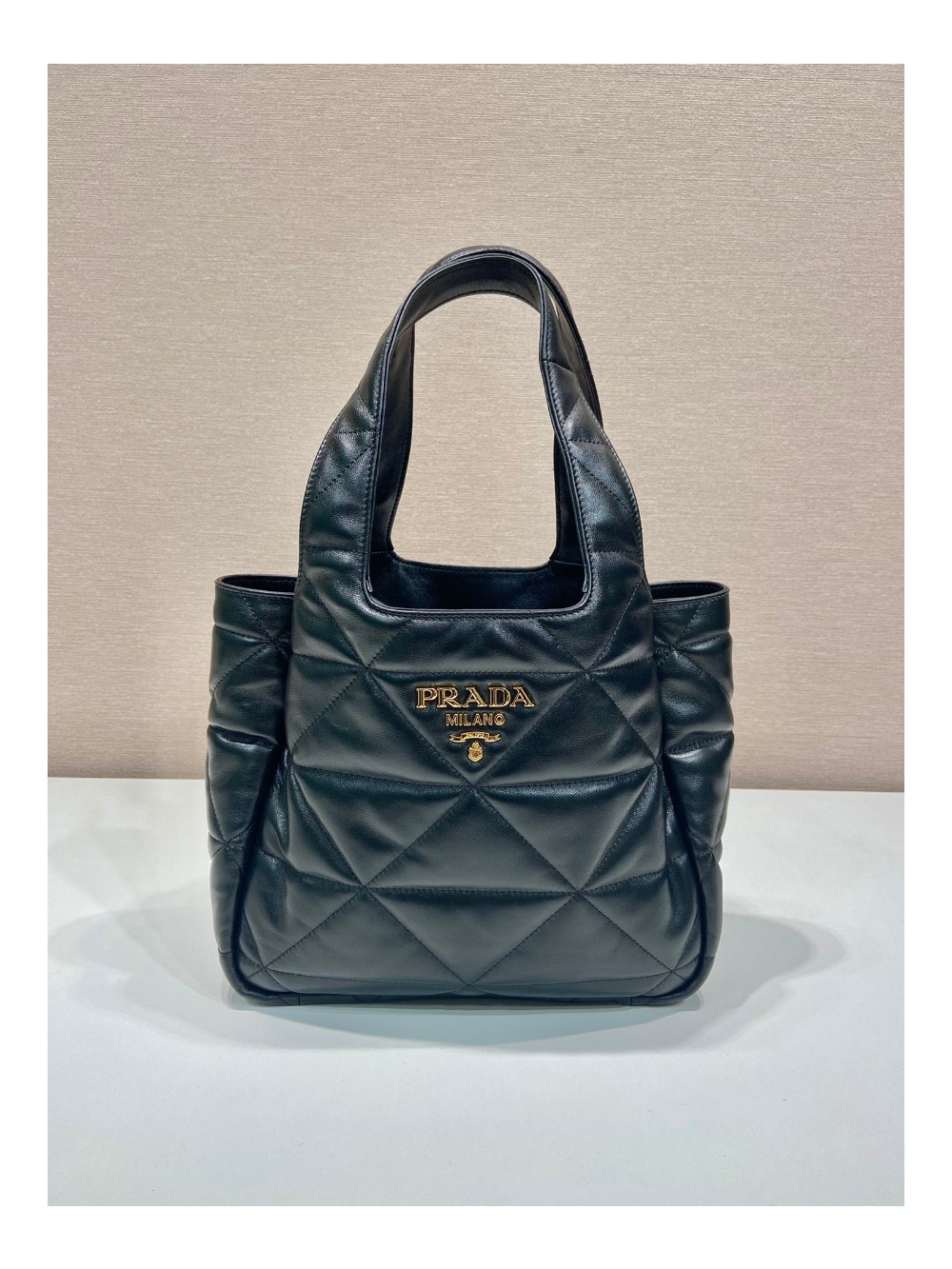 프라다 로고 장식 나파 가죽 토트 백 미듐 블랙
