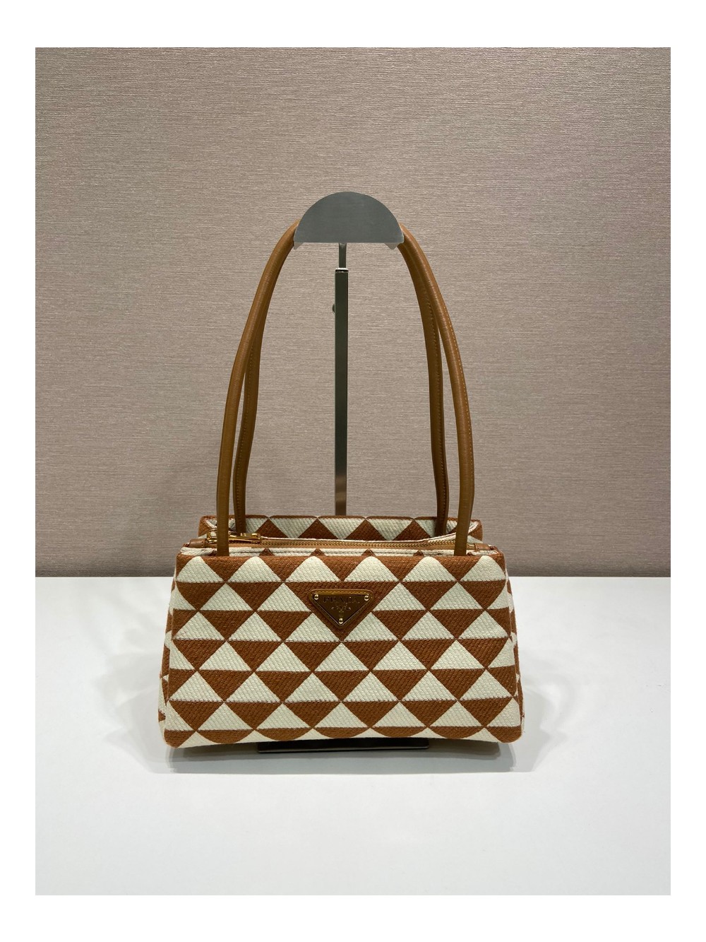 프라다 심볼 자카드 숄더백