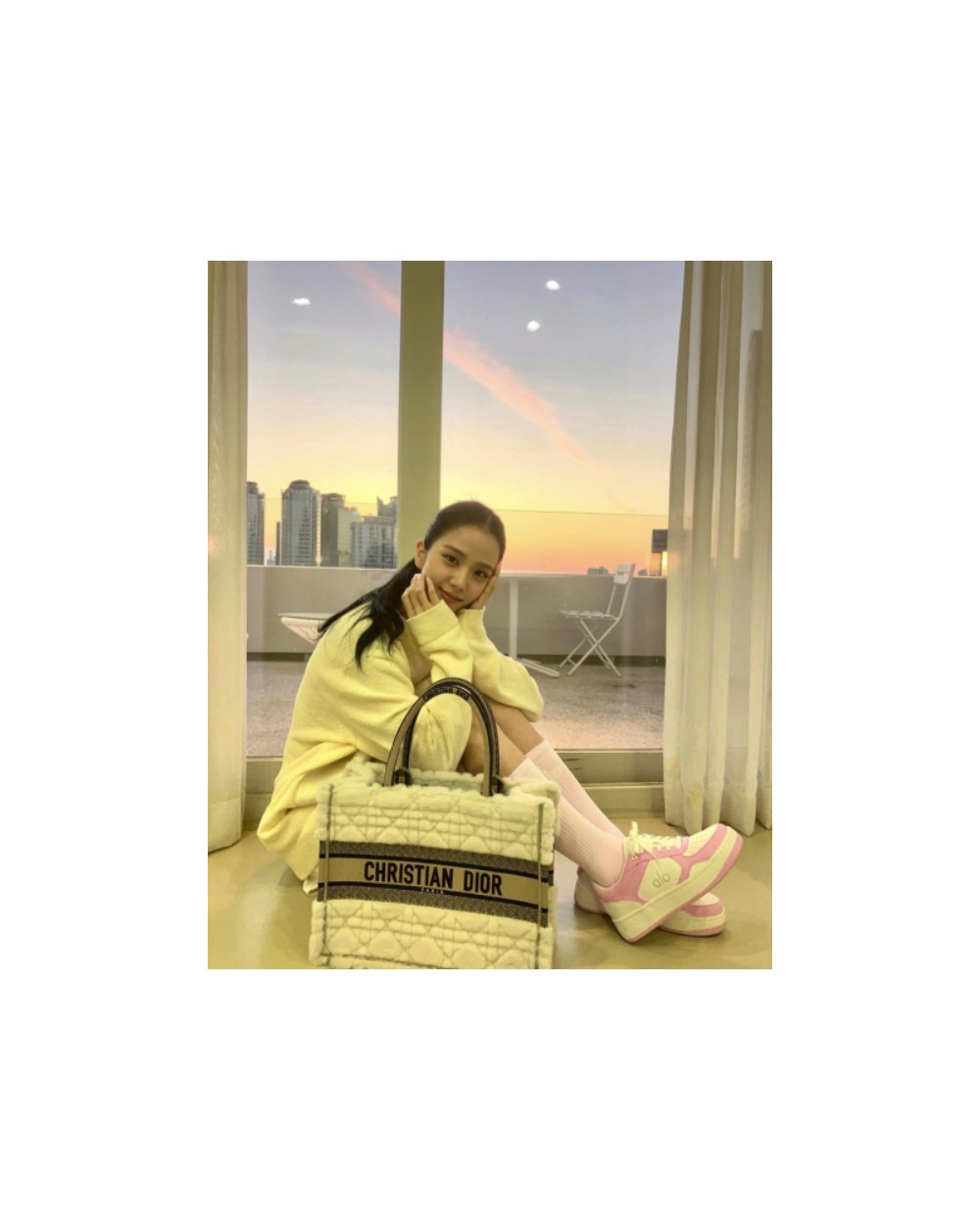 [지수 PICK] 디올 BOOK TOTE 아이스 까나쥬 시어링 미디엄 백