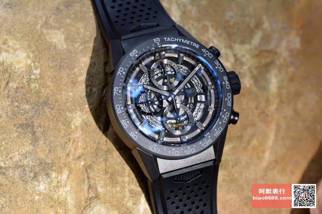 태그호이어 까레라 크로노그래프 세라믹