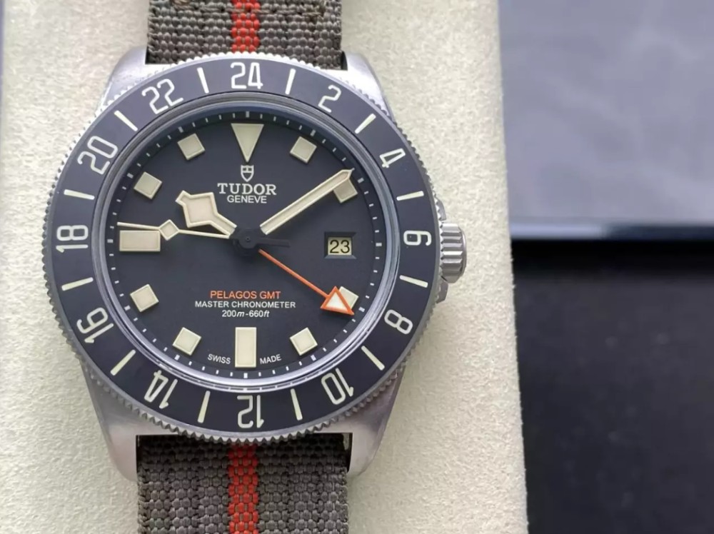 튜더 펠라고스 FXD 티타늄 블랙 다이얼 42mm M2542G247NU